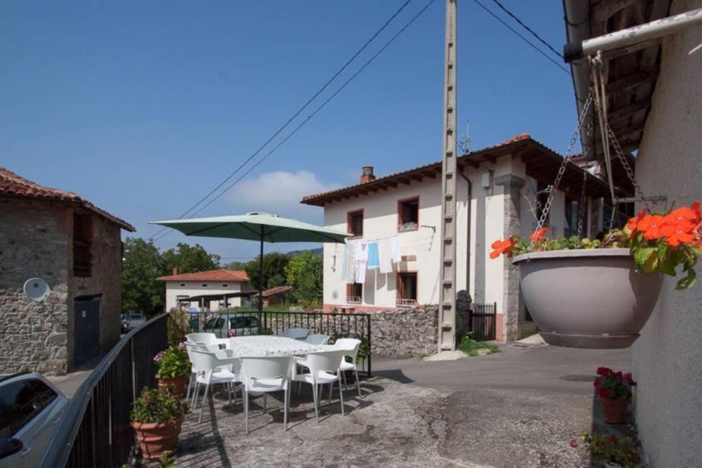 Casa Del Cuetu. Traditional Village House In Asturias Mere Exterior foto