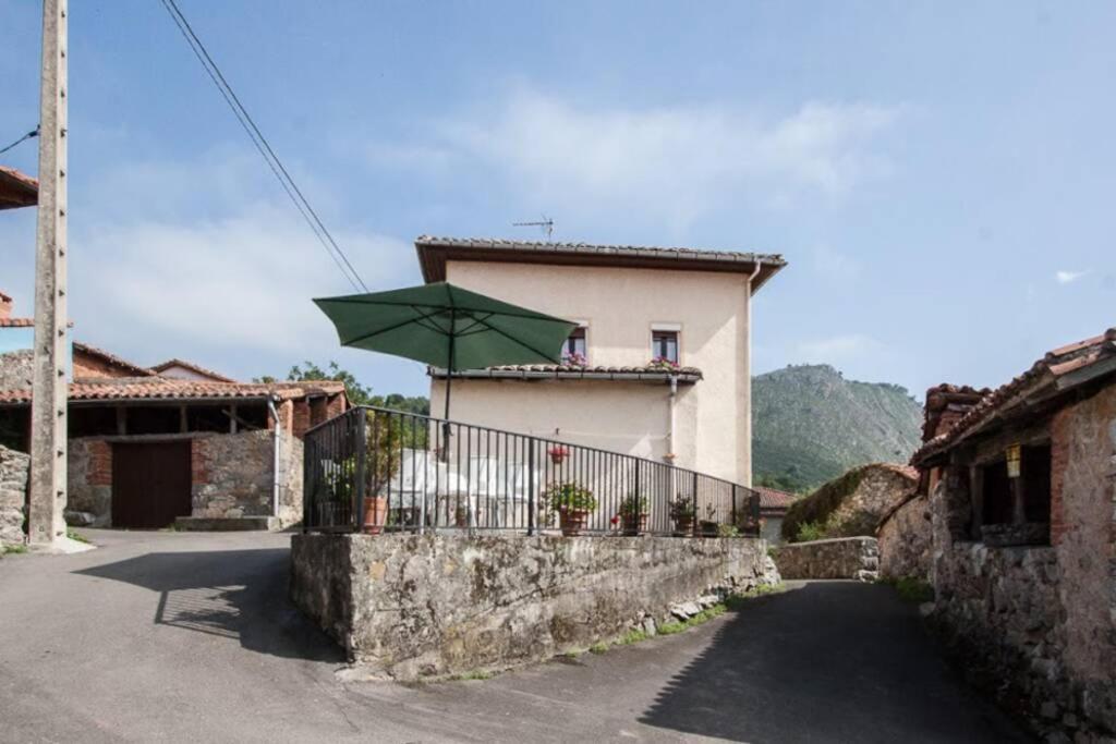 Casa Del Cuetu. Traditional Village House In Asturias Mere Exterior foto